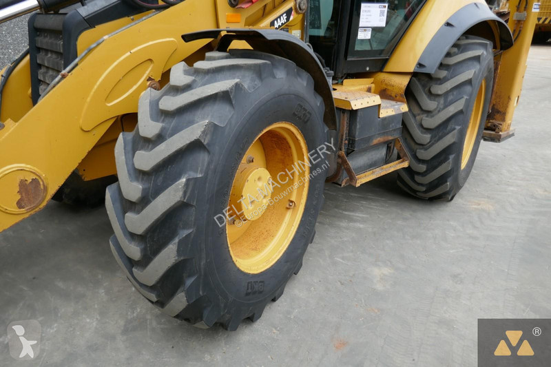 Traktor med grab Caterpillar 444F