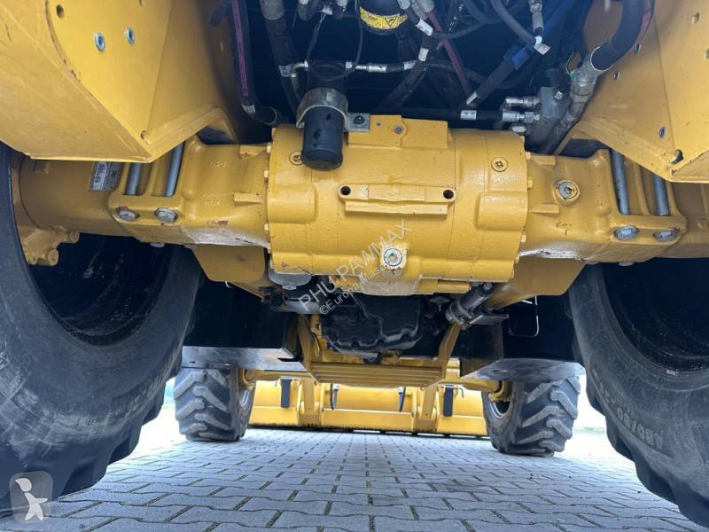 لودر حفار Caterpillar 2