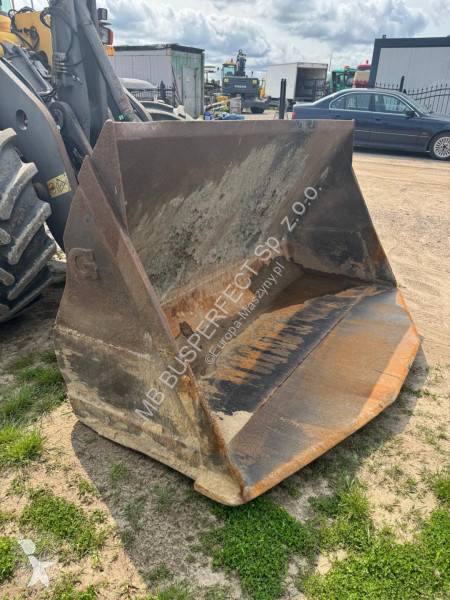 Bagr Volvo L120E