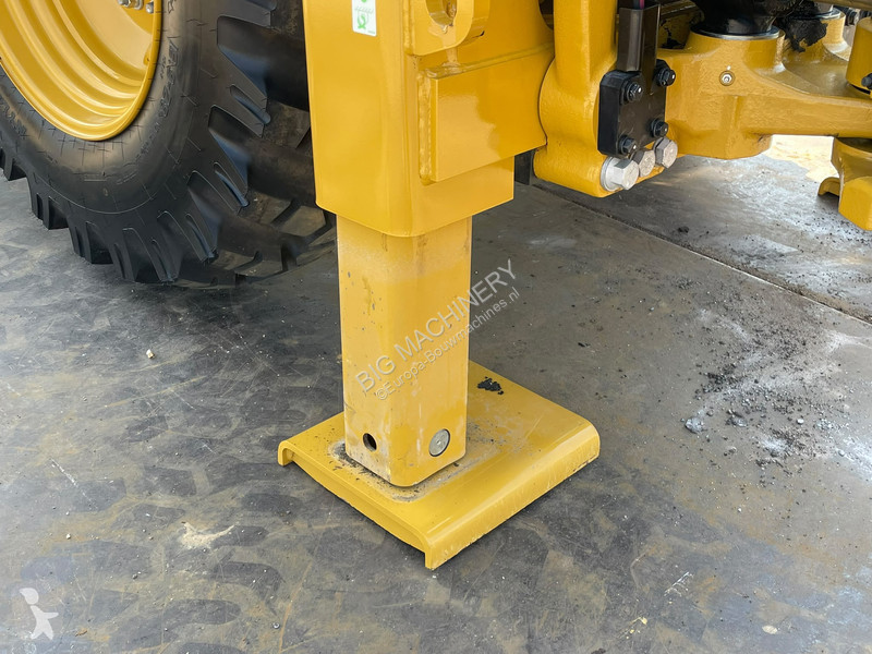Traktor med grab Caterpillar 424