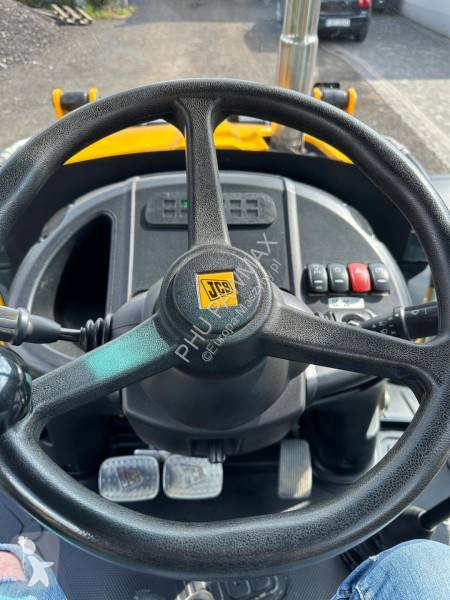 Buldoexcavator JCB