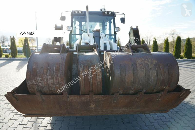Traktor med grab Terex TLB 990