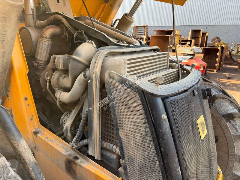 Traktor med grab JCB