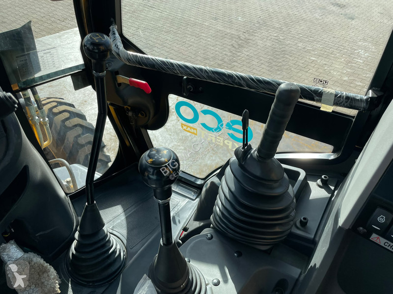 Koparko-ładowarka JCB 3DX 4WD hammerlines
