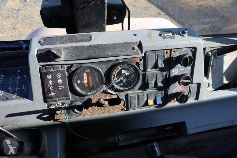 Tractopelle MF Automation 860