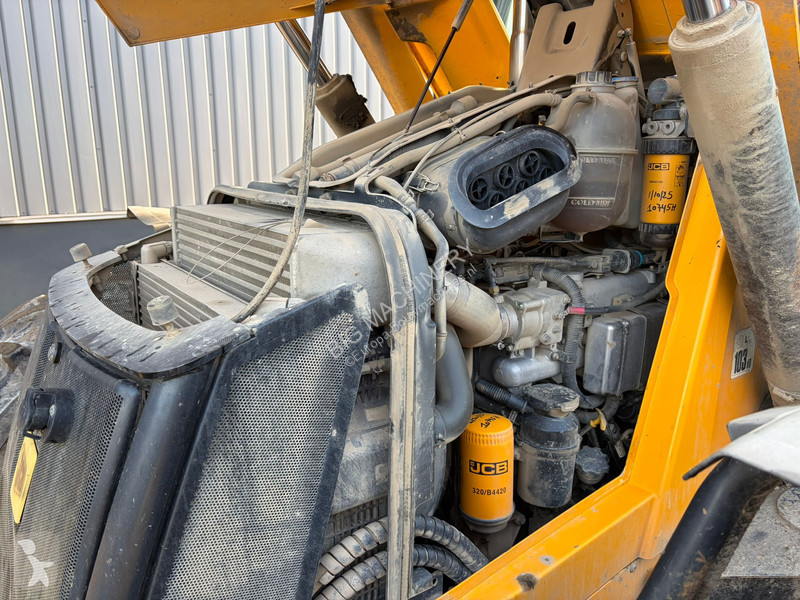 Traktor med grab JCB
