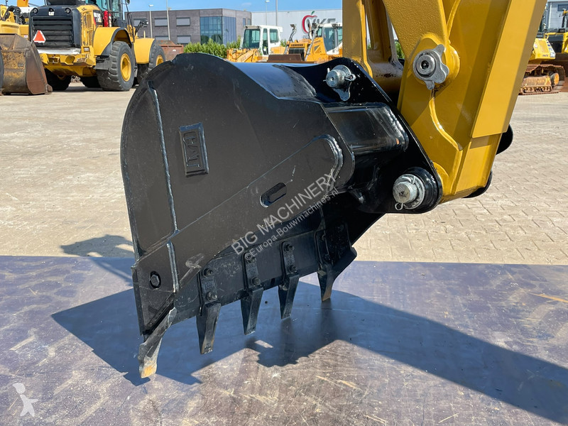 Traktor med grab Caterpillar 424