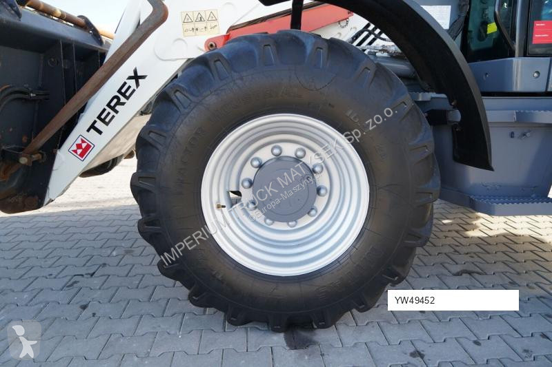 Traktor med grab Terex TLB 990