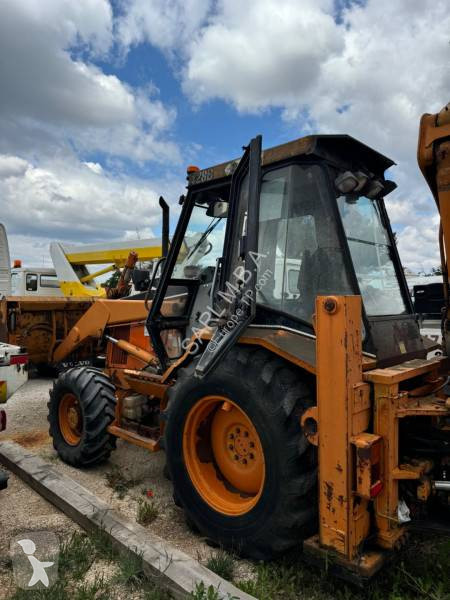 Retroescavadora Caterpillar 4x4