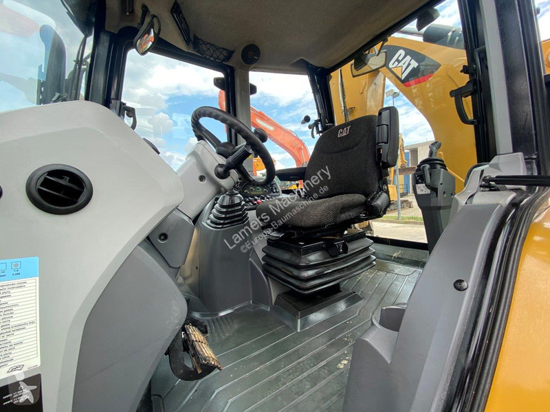 Traktor med grab Caterpillar 2 NVT