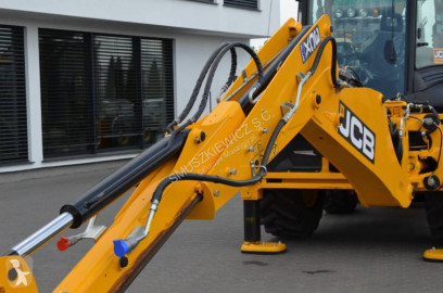 Pevný bagr JCB