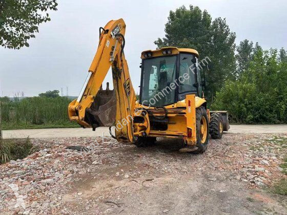 Rýpadlo-nakladač JCB 3CX