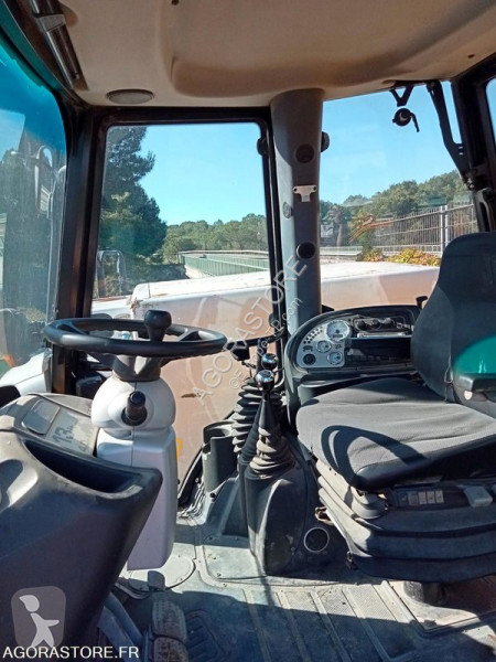 Traktor med grab JCB