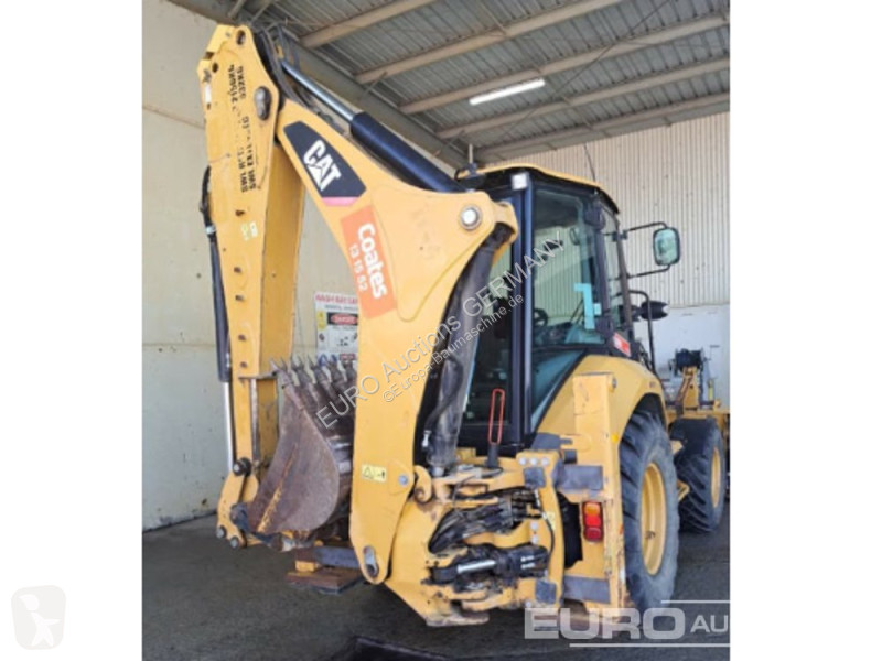 Buldoexcavator Caterpillar 2