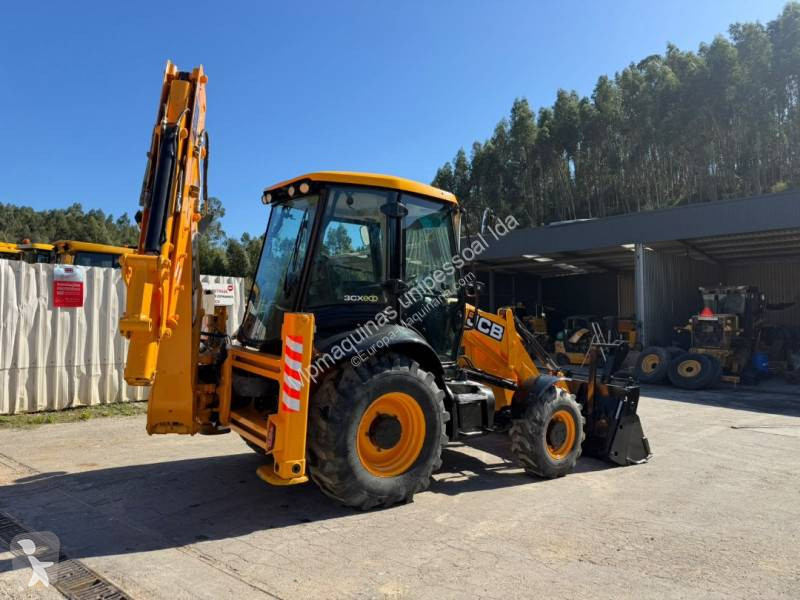 Buldoexcavator JCB