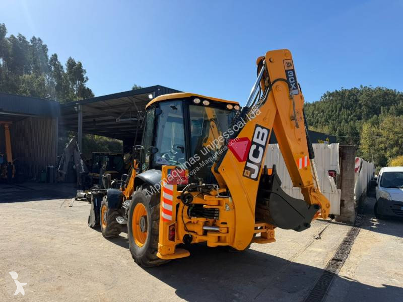 Buldoexcavator JCB