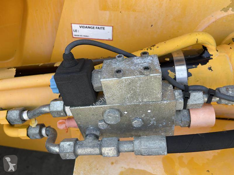 Traktor med grab Caterpillar