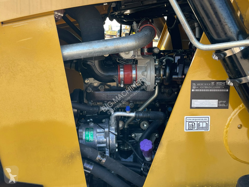 Traktor med grab Caterpillar 424