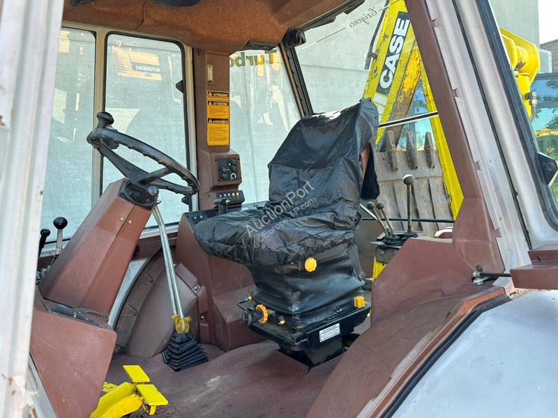 Retroexcavadora Case KT