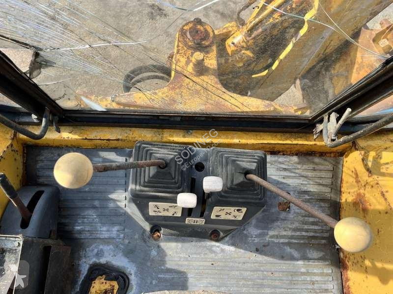 Rýpadlo-nakladač JCB - 4X4
