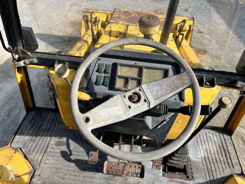 Rýpadlo-nakladač JCB - 4X4