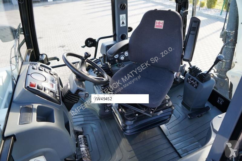 Traktor med grab Terex TLB 990