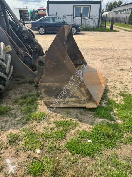 Bagr Volvo L120E