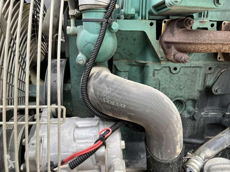 Traktor med grab Volvo + POWERSHIFT