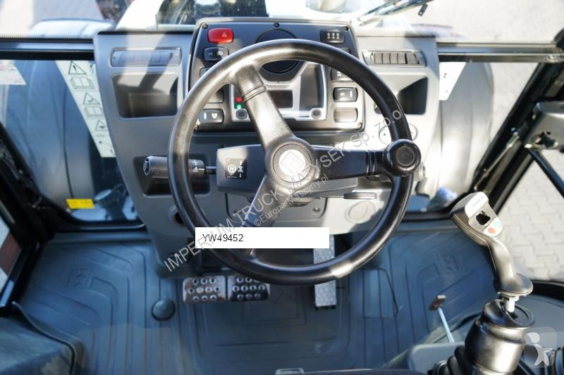 Traktor med grab Terex TLB 990