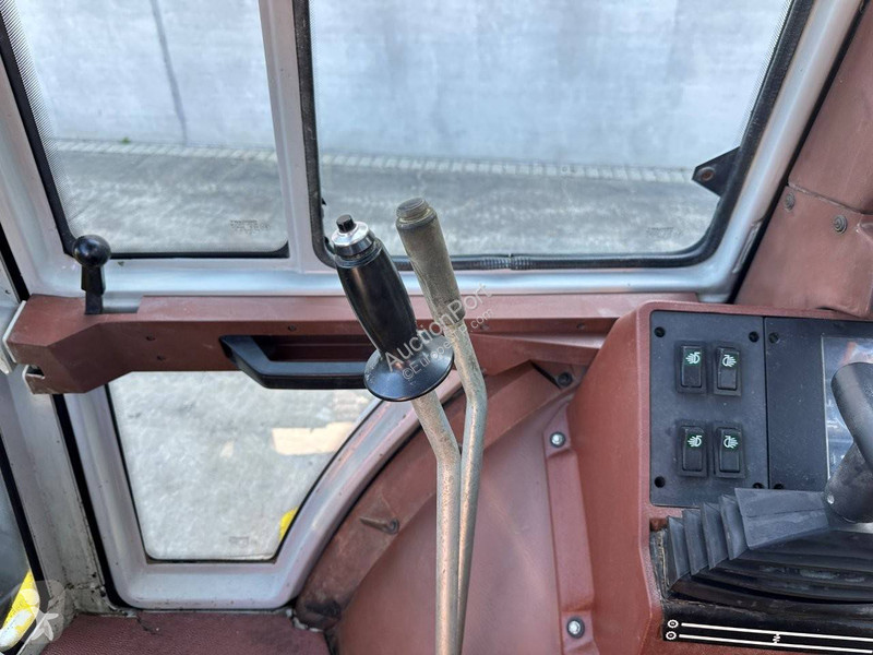 Retroexcavadora Case KT