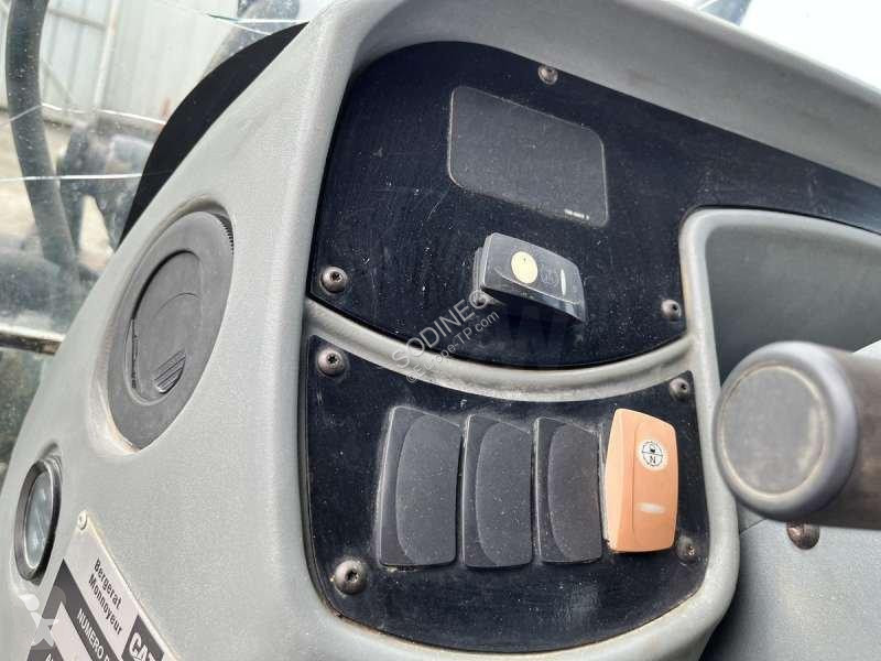 Traktor med grab Caterpillar