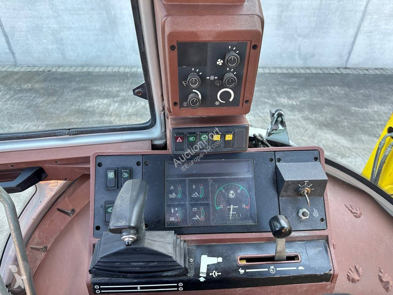 Retroexcavadora Case KT