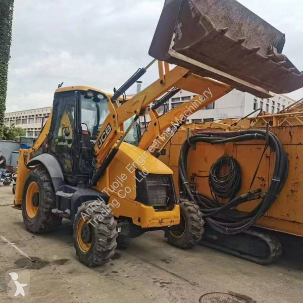 Tractopelle JCB