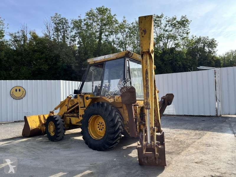Rýpadlo-nakladač JCB - 4X4