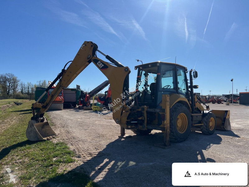 Retroexcavadora Caterpillar 2
