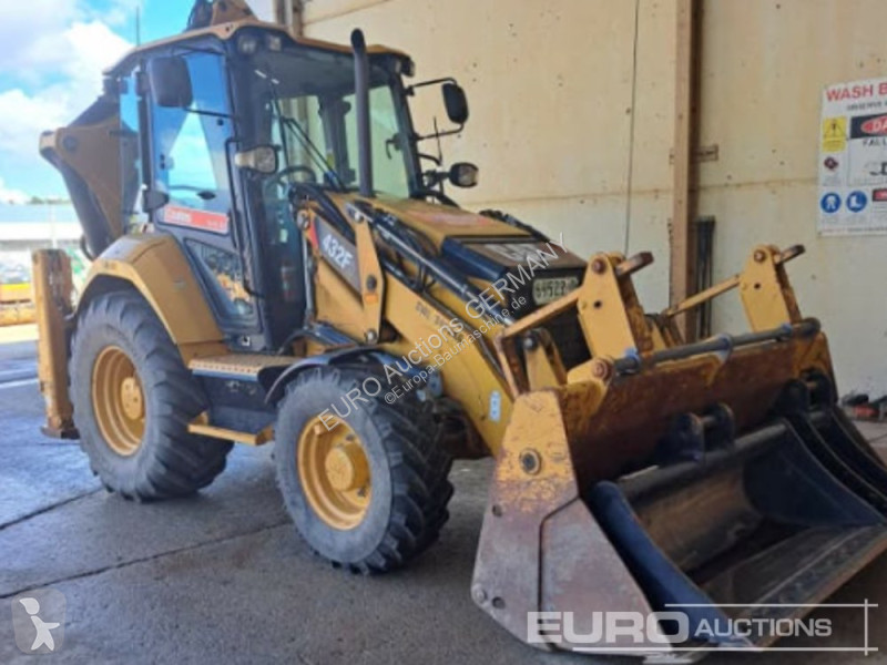 Buldoexcavator Caterpillar 2