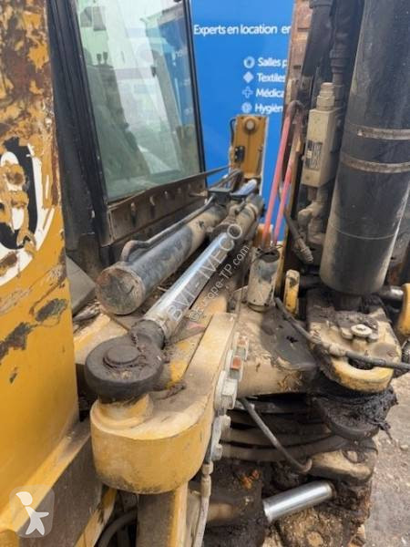 Buldoexcavator Caterpillar
