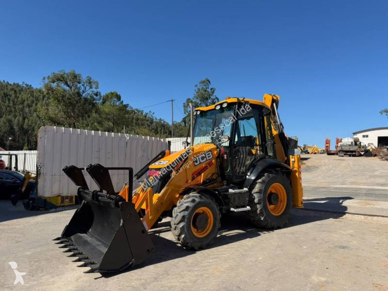 Buldoexcavator JCB
