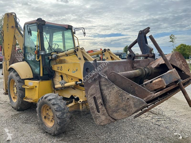 Buldoexcavator Komatsu