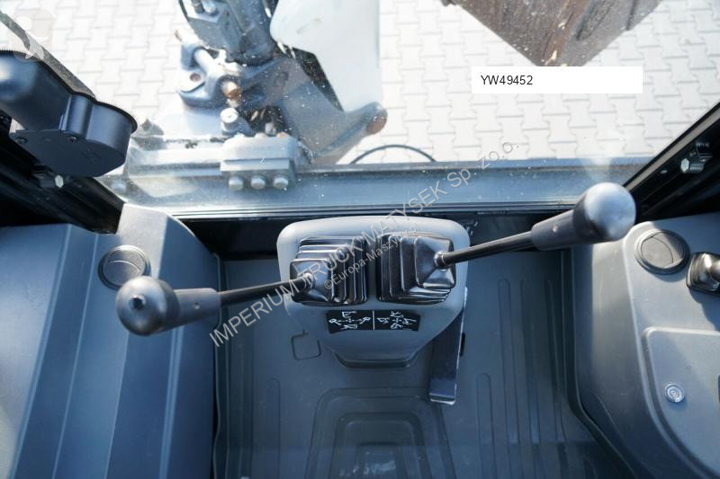 Traktor med grab Terex TLB 990