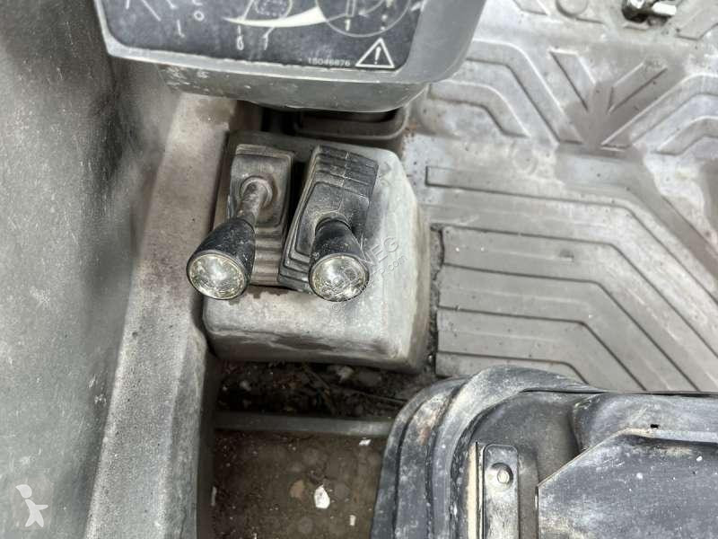 Traktor med grab Volvo + POWERSHIFT