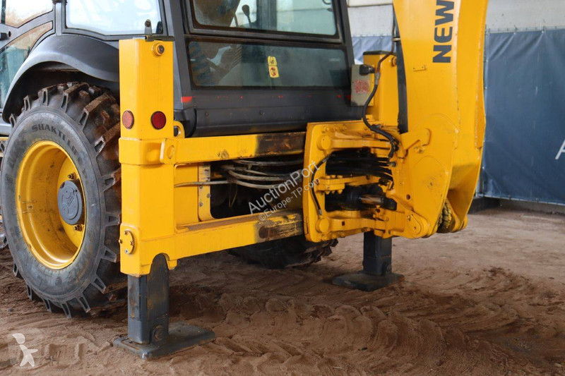Tractopelle New Holland B80B-SS