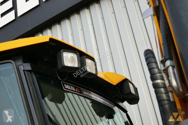 Traktor med grab JCB PRO