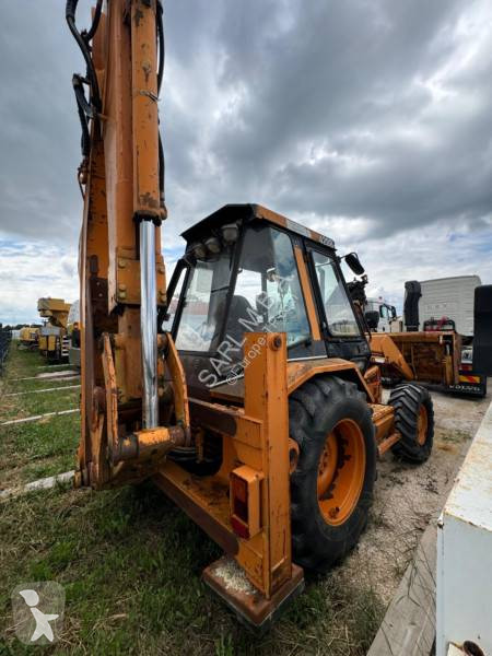 Retroescavadora Caterpillar 4x4