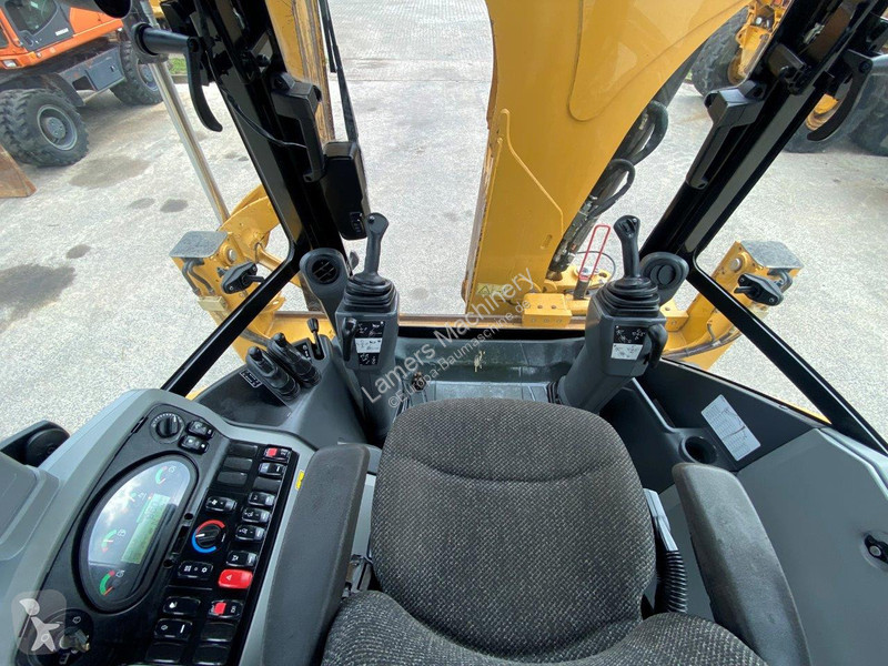 Traktor med grab Caterpillar 2 NVT