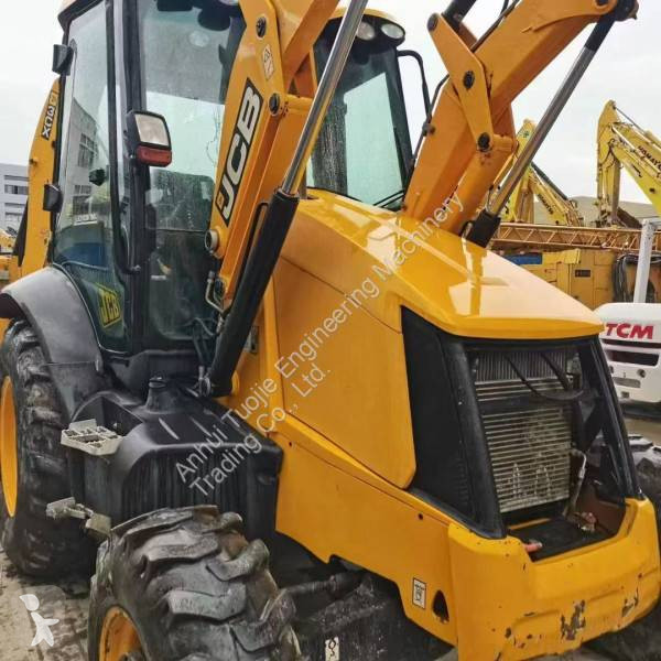 Tractopelle JCB