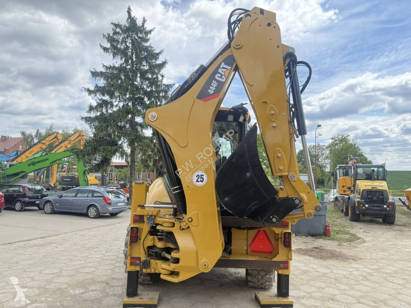 Koparko-ładowarka Caterpillar 444F