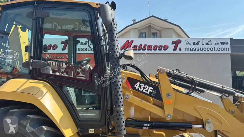 Bagr Caterpillar 2 4x4