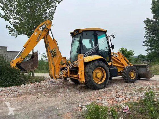 Rýpadlo-nakladač JCB 3CX