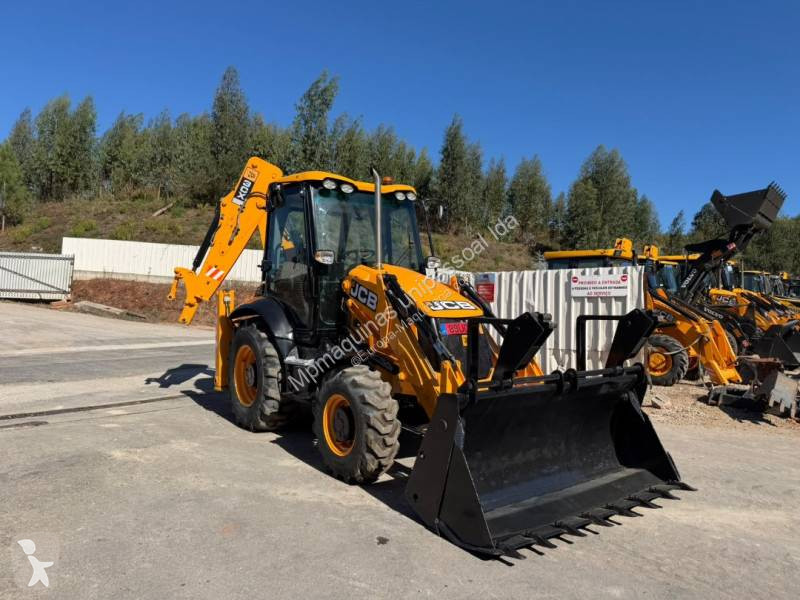 Buldoexcavator JCB